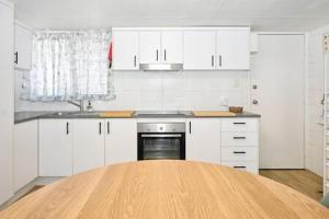 Beachfront 1BR Loft. Surf-Café-Unwind