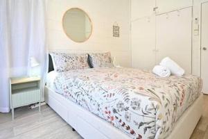Beachfront 1BR Loft. Surf-Café-Unwind