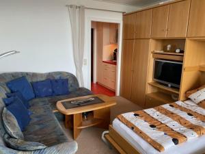Apt 37 II - South side
