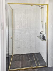 Stylish and Quiet Retro 1BR near the Harbour & CBD