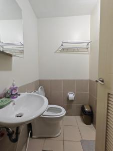 Rosshans Crib 1BR with Parking near BGC and Ortigas