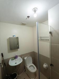 Rosshans Crib 1BR with Parking near BGC and Ortigas