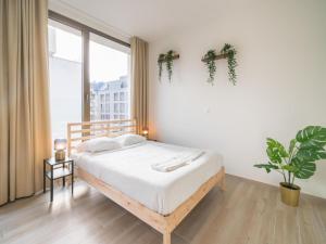 Lively City Base for 8 in Antwerp