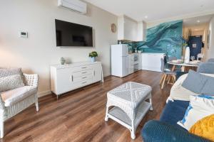 Sails by the Bay - Ocean Views - Wi-Fi - Netflix