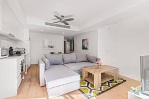 Sun-Drenched Maroubra Stay | 2BR with Balcony