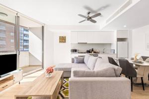 Sun-Drenched Maroubra Stay | 2BR with Balcony