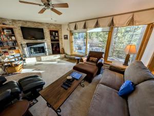 Ski Run 501 by SummitCove Lodging