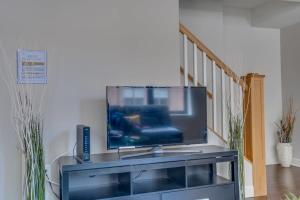 Waterfront Baltimore 2BR Furnished Apartment apts
