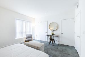 Fully furnished 3 Bedroom Apartment on Poinsettia Place apts