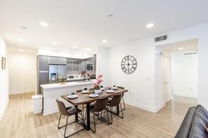 Fully furnished 3 Bedroom Apartment on Poinsettia Place apts