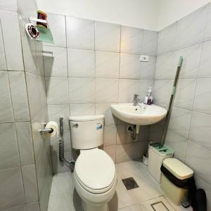 Cedrics Place, Casa Mira Towers Guadalupe T1