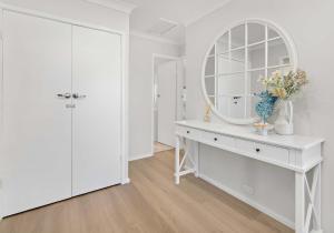 Woodford Beachside Escape - Easy Walk to Beach