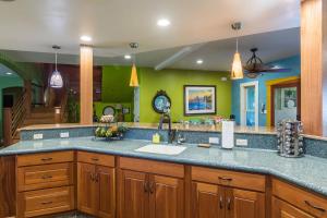 Princeville Kauai Luxury Retreat | Pool, Hot Tub, AC, 5BR, Sleeps 10