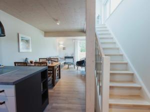 Hochwertiges Ferienhaus mit Terrasse in Strandnähe auf Rügen