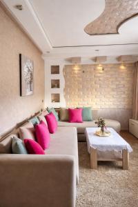 Chic, quiet, cozy pink apartment near Marjane