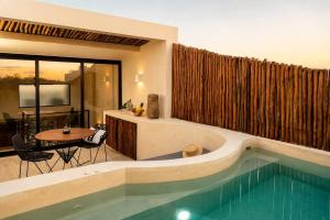 Beautiful Penthouse with Private Rooftop Pool