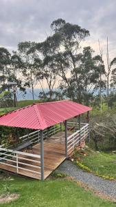 ACOGEDORA CASA CAMPESTRE CERRITOS PEREIRa