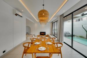 NEW! RHYS Villa Pererenan by Nabe Hospitality Management