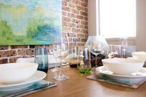 Ocean Cove - cosy retreat steps from beach & cafes