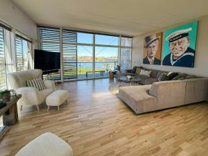 Private Jetty And Sea View By Stege