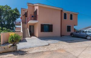 2 Bedroom Stunning Apartment In Njivice