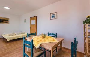 2 Bedroom Stunning Apartment In Njivice