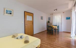 2 Bedroom Stunning Apartment In Njivice