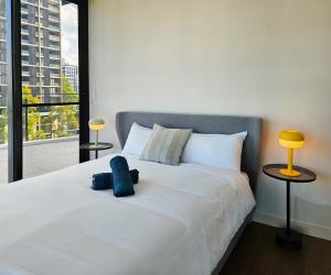Luxe 3BR with Pool Minutes to shops and station
