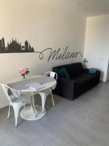 Stylish Flat Porta Venezia - Fast WiFi, AC, Metro 8 min from Duomo Milan