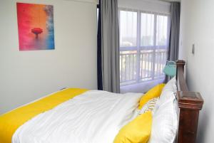 Luxury 2BR Urban Haven with Perfect Sunset Views