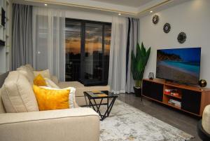 Luxury 2BR Urban Haven with Perfect Sunset Views