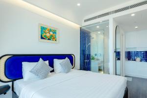 Signature Apartments by Sunset Host - Rooftop Pool, Gym - Sea & Fireworks View