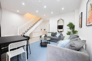 Stylish Didsbury Apartment - Walk to Train Station