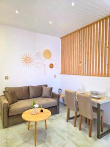 Anthouli homes 4, steps from beach and centre