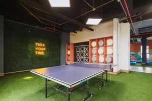 City View Loft with Coworking & 20th Floor Jacuzzi