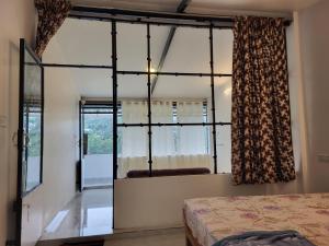 Sanmuga Glass House