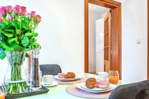 Spacious Apartment steps from the City Centre