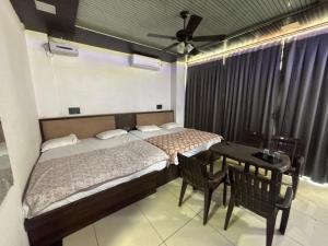 Hotel Narayanaa Near Toran Dwar with Parking