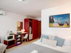 Xin Hotel at Udomsuk 25