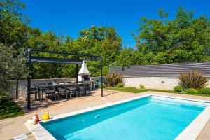 Modern Villa with Pool and Wellness