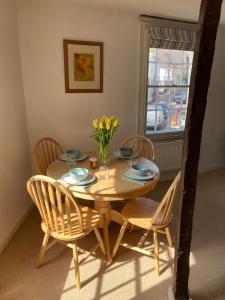Historic maisonette cottage