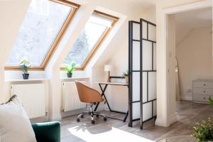 The Hale Abode- 1 Bed Gated Parking & Close to Man Airport