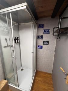 Charmant studio avec cour privée
