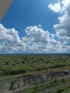 Sky safari suite, Nairobi near Airport,SGR, with pool and National Park Views