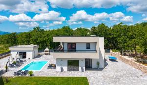 Villa Marieta: Your Luxurious Retreat in Makarska Hinterland