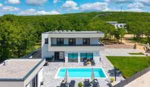 Villa Marieta: Your Luxurious Retreat in Makarska Hinterland