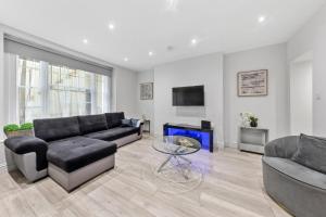 Chic Apartment by Hyde Park
