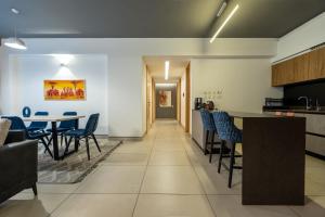 Relaxing 3-Bedroom Escape with Pool and Gym Access