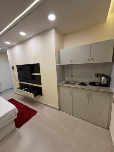 Opal Suite with Kitchenette by Maison Riverside in Koregaon Park