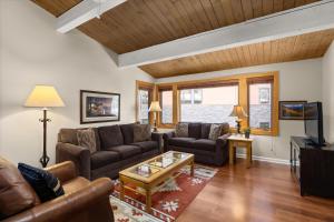 Cozy Snowmass Village 2-Bedroom, AC & Ski Access condo